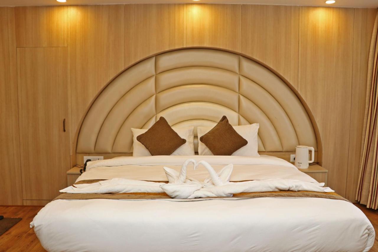 Hotel Airport Gurkha Катманду Экстерьер фото
