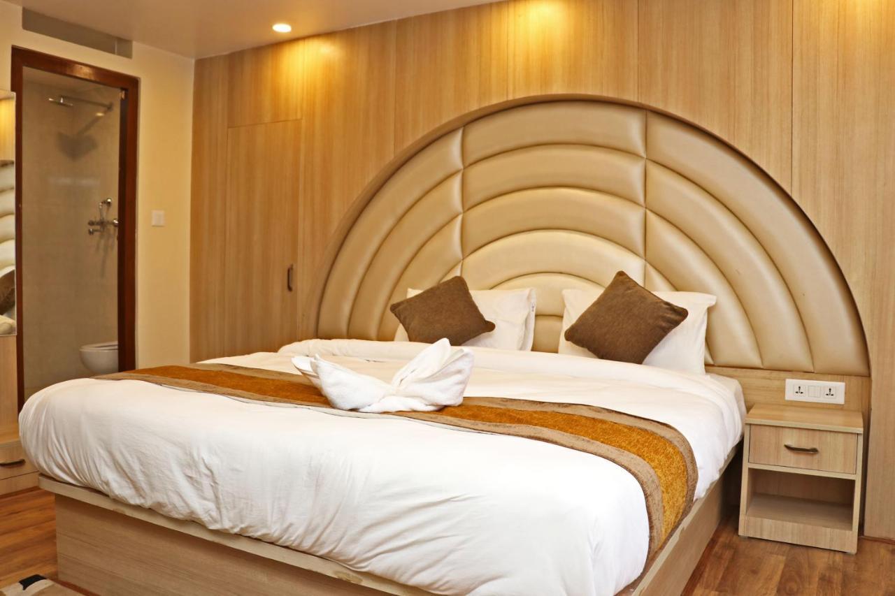 Hotel Airport Gurkha Катманду Экстерьер фото