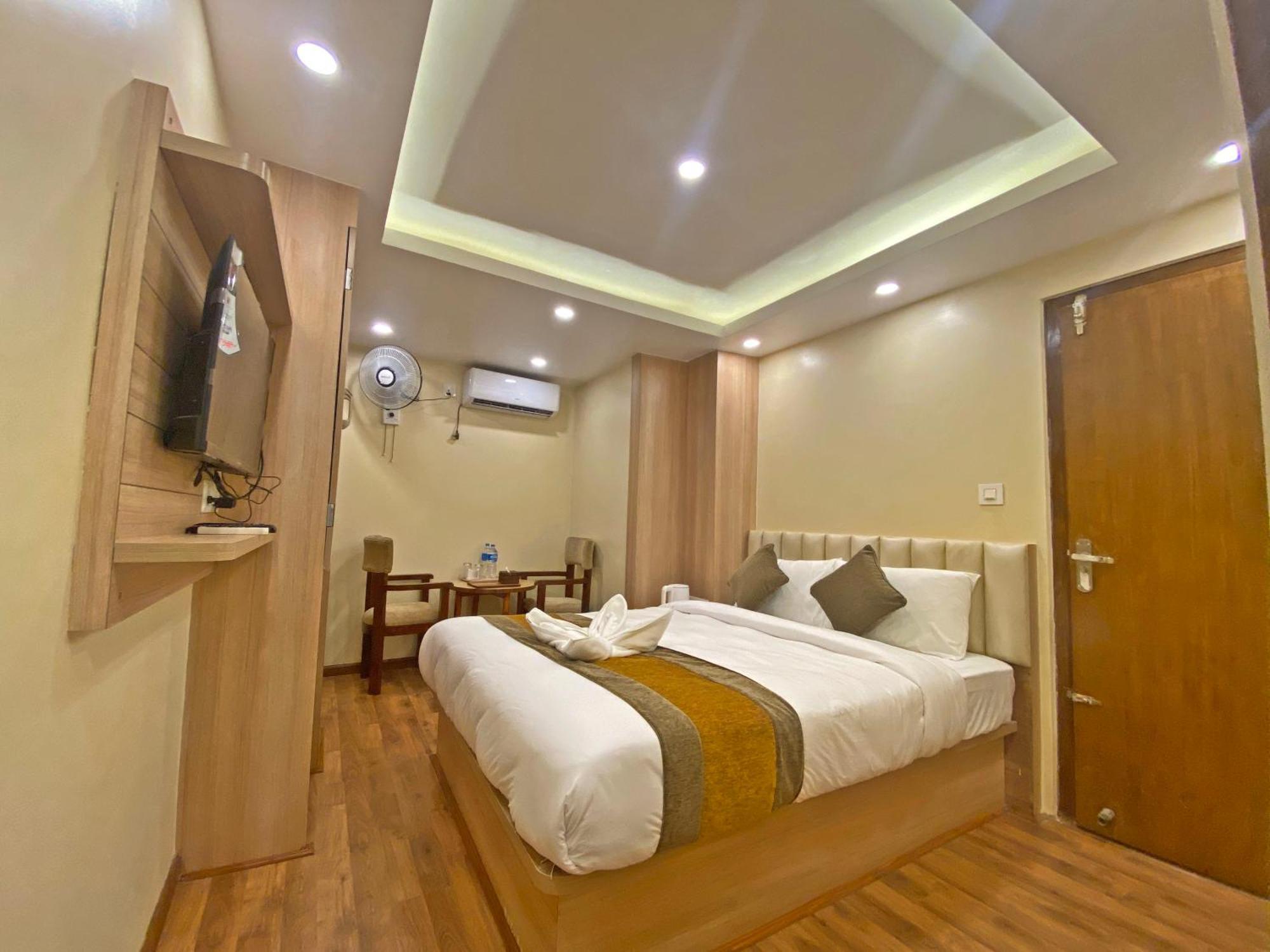Hotel Airport Gurkha Катманду Экстерьер фото