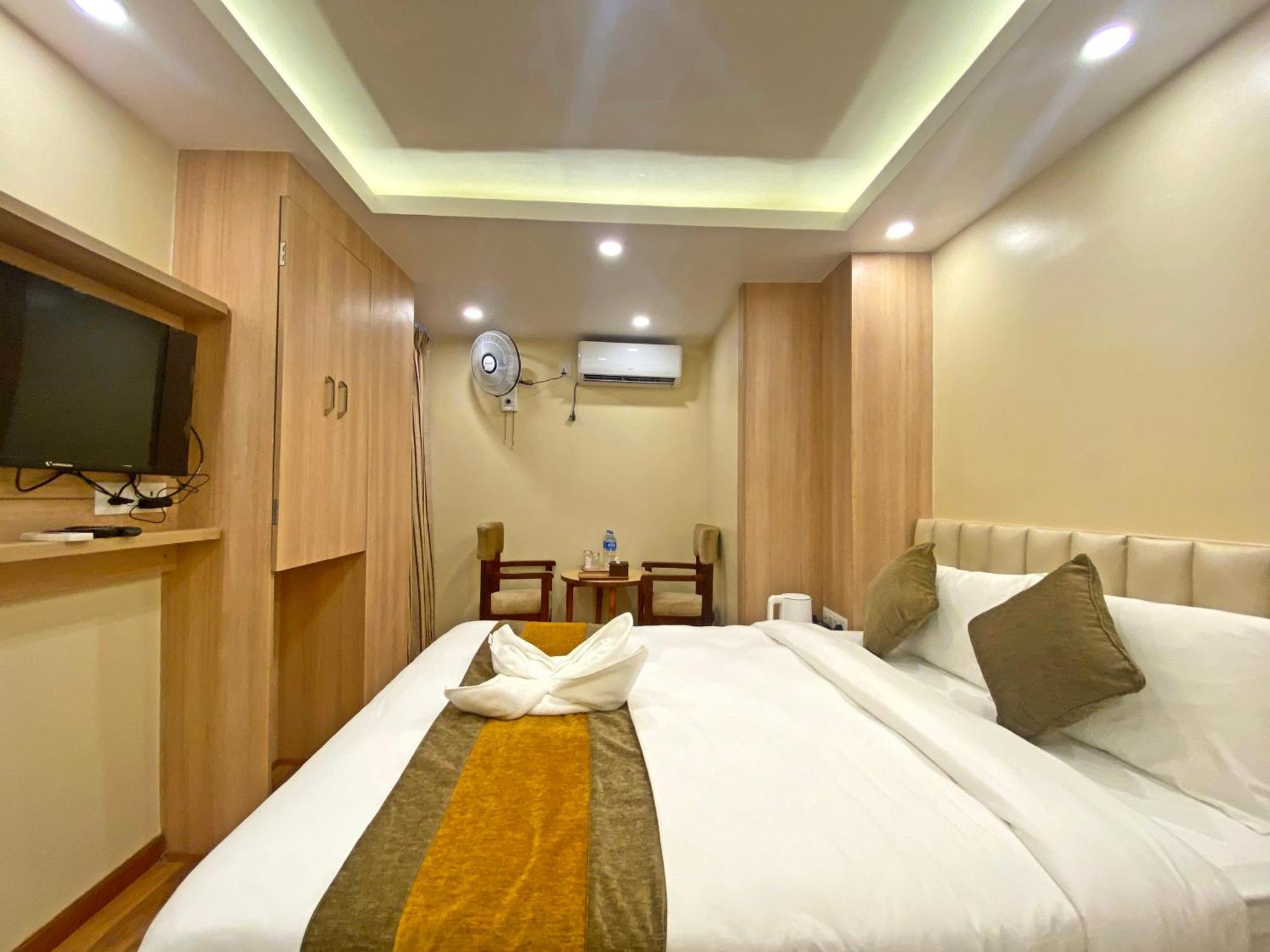 Hotel Airport Gurkha Катманду Экстерьер фото