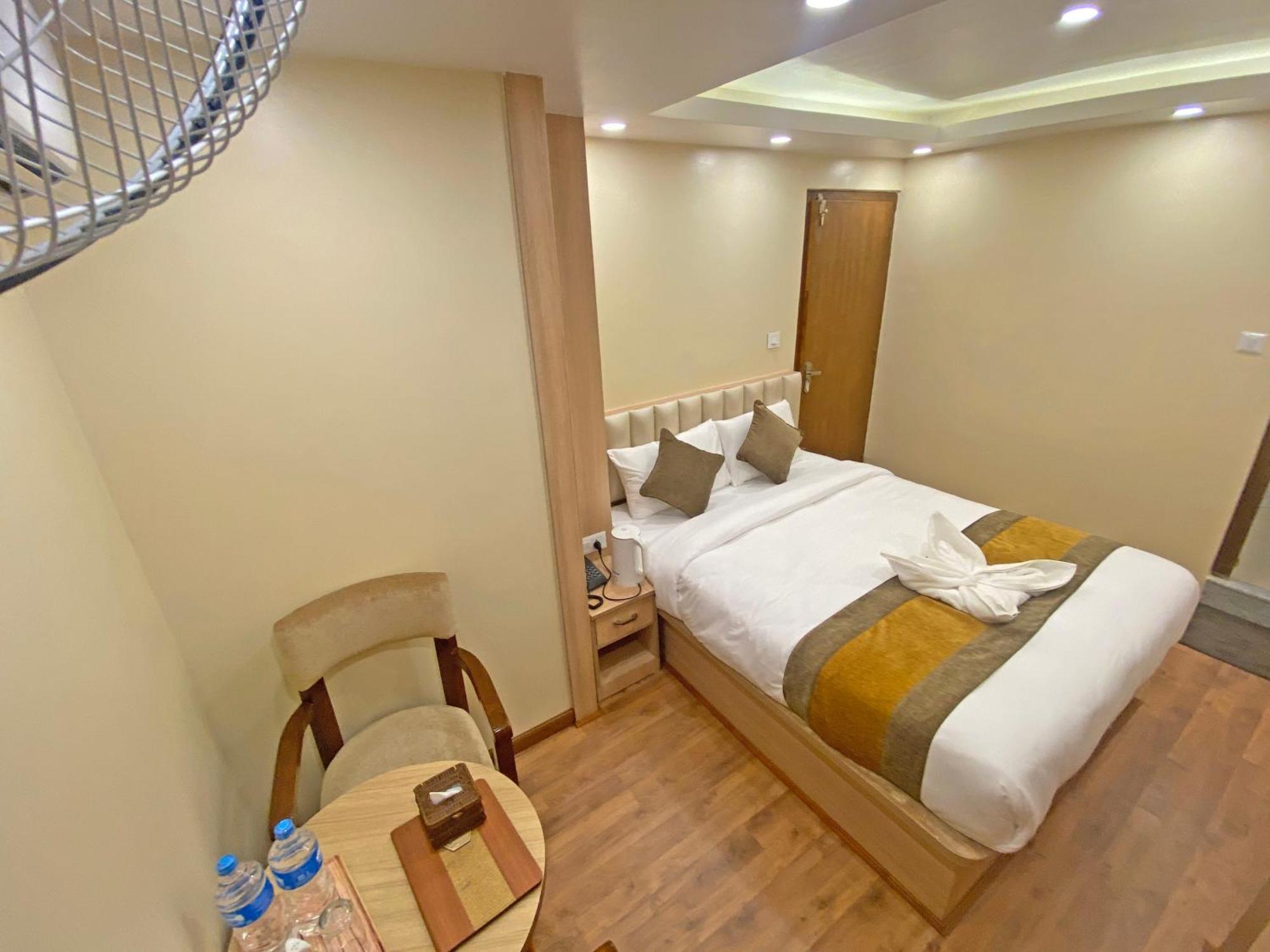 Hotel Airport Gurkha Катманду Экстерьер фото