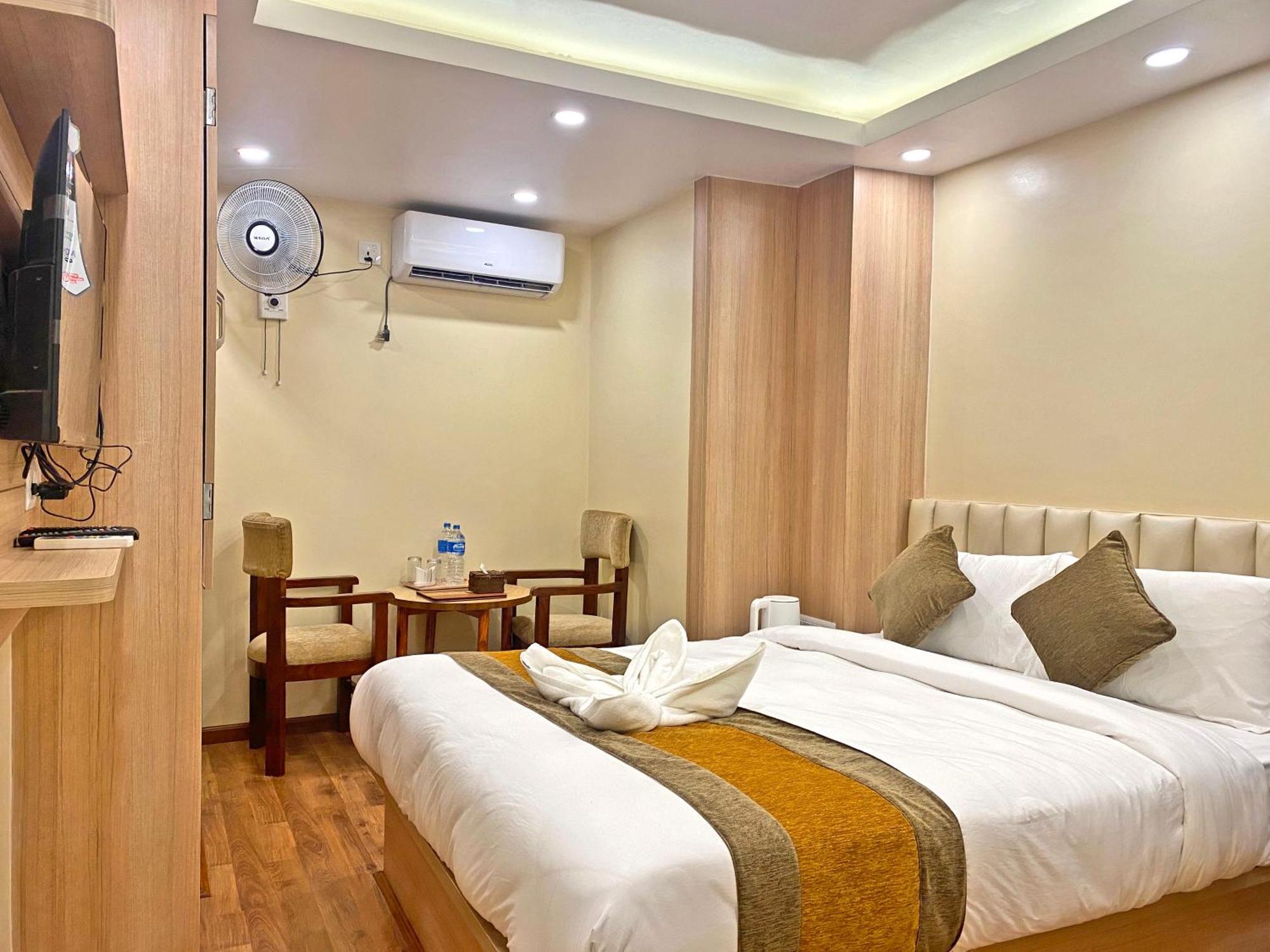 Hotel Airport Gurkha Катманду Экстерьер фото